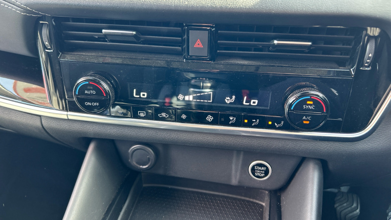 Nissan Qashqai 1.3 DiG-T MH N-Connecta 5dr Petrol Hatchback